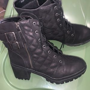Black Quilted Combat Boots Womens Sz 8